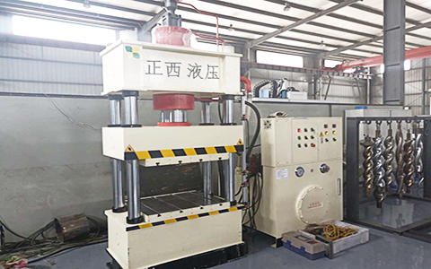 150吨四柱液压机圆满交付使用